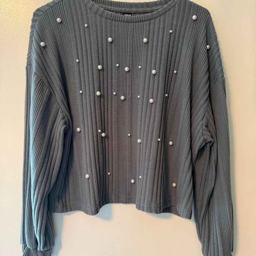 Gray ribbed pearl sweater